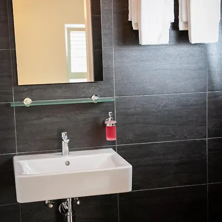 Studiosplus Apartahotel 3*